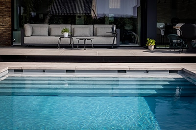 Zwemparel in de tuin